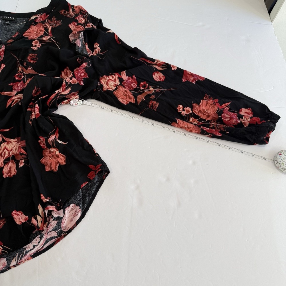 Torrid Black Floral Challis Ruffle Trim Pullover Top Size 3X - Picture 11 of 12